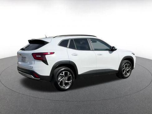 Used 2025 Chevrolet Trax LT image 14