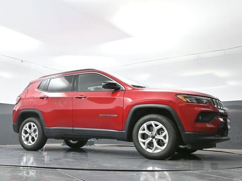 Used 2025 Jeep Compass Latitude AWD/4WD image 52