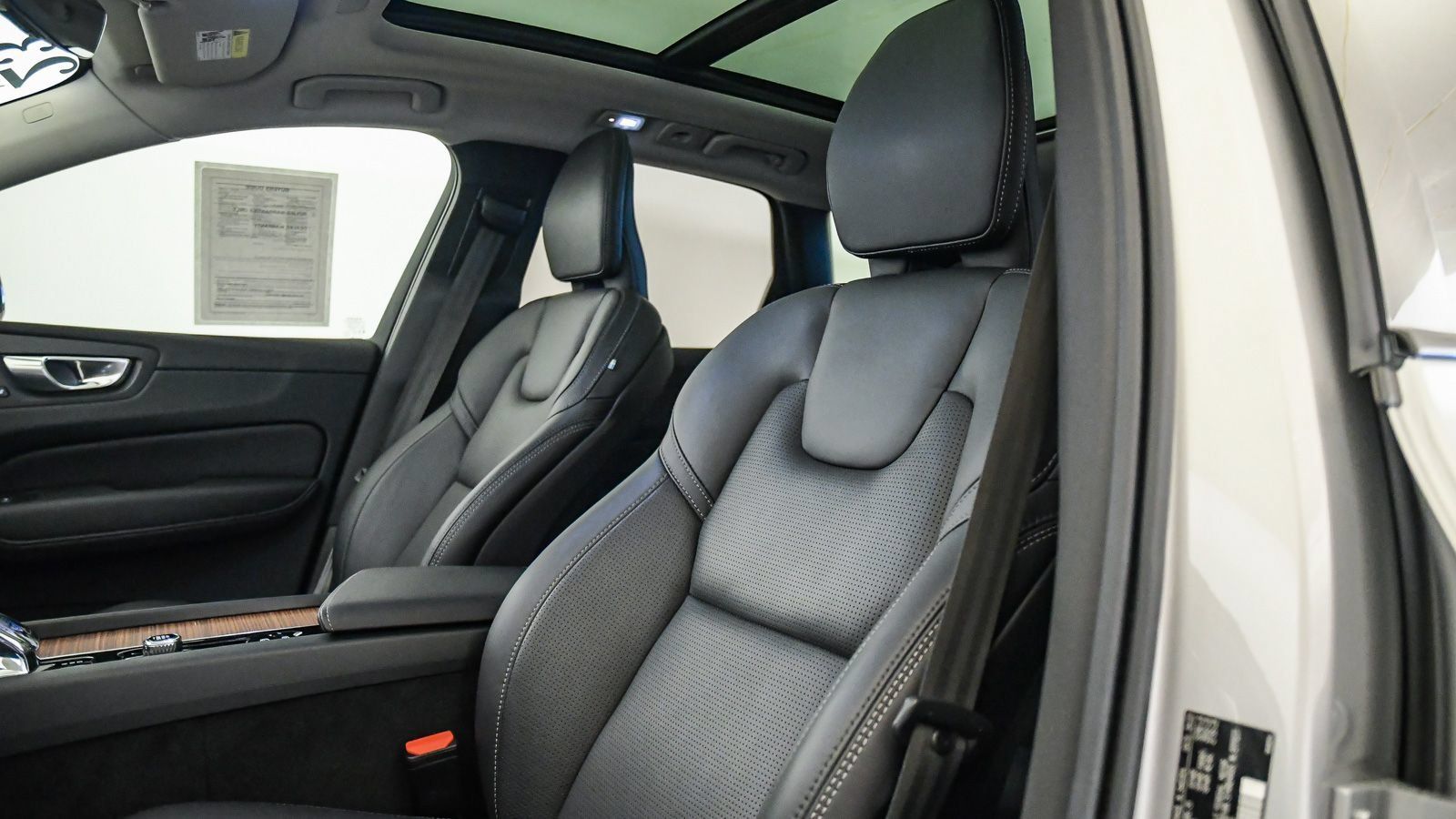 Certified 2023 Volvo XC60 B5 Ultimate w/ Climate Package FWD image 18