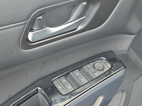 New 2025 Nissan Pathfinder SL image 14