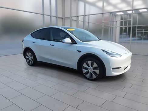 Used 2023 Tesla Model Y Performance AWD/4WD image 2