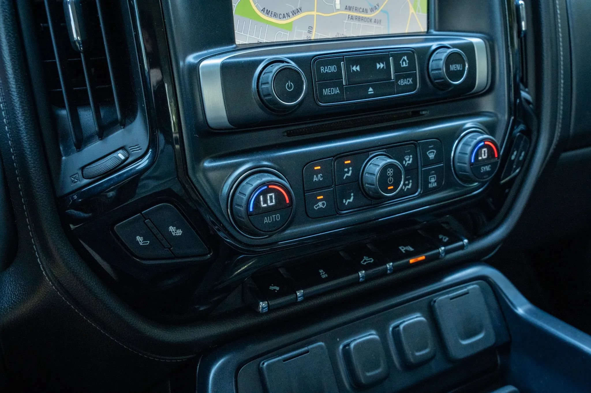 Used 2014 GMC Sierra 1500 SLT w/ SLT Preferred Package AWD/4WD image 21