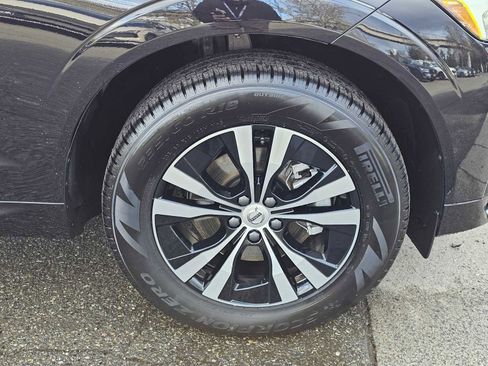 Used 2025 Volvo XC60 B5 Core w/ Climate Package image 9