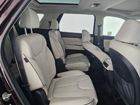Used 2023 Hyundai Palisade Limited w/ Cargo Package FWD image 12