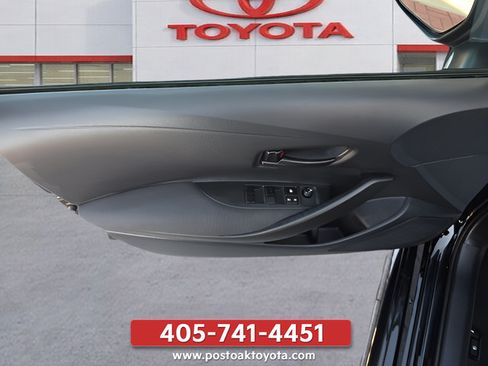Used 2025 Toyota Corolla LE FWD image 13