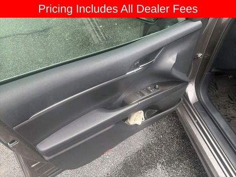 Used 2024 Toyota Camry SE FWD image 4