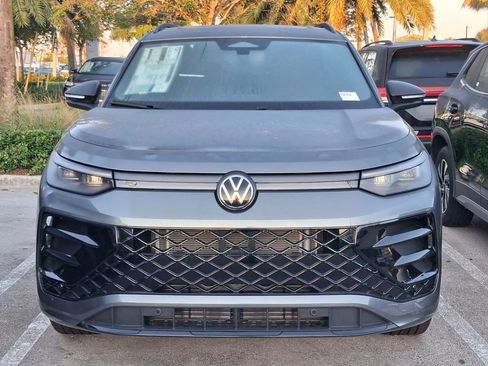 New 2026 Volkswagen Tiguan SE R-Line FWD image 2