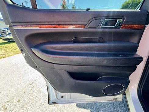 Used 2013 Lincoln MKT AWD image 28