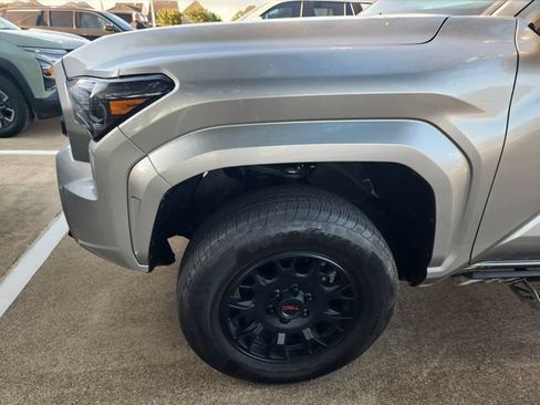 Used 2025 Toyota Tacoma SR5 AWD/4WD image 7