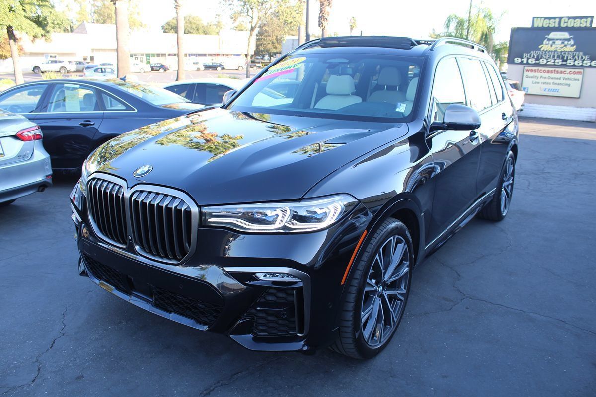 Used 2021 BMW X7 M50i w/ Dynamic Handling Package AWD/4WD image 4