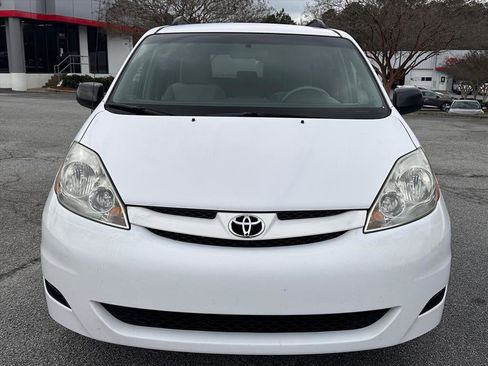 Used 2010 Toyota Sienna LE image 8