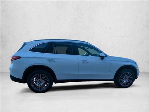 Used 2026 Mercedes-Benz GLC 300 image 4