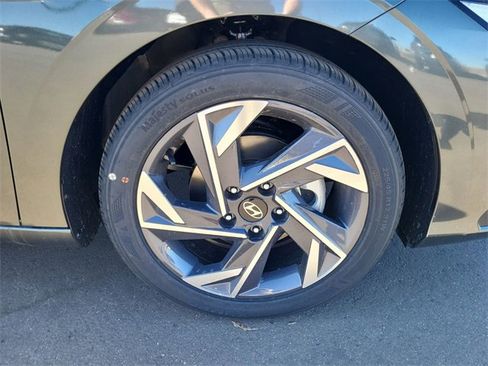 Certified 2025 Hyundai Elantra Sport image 26