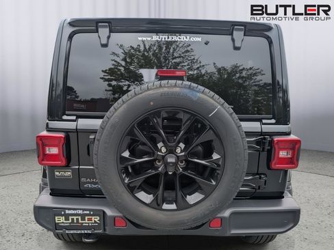 Used 2025 Jeep Wrangler Unlimited Sahara w/ Safety Group AWD/4WD image 7