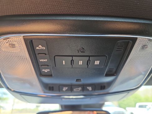 Used 2022 Jeep Grand Cherokee Laredo X image 22