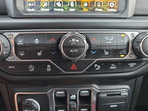 Used 2021 Jeep Wrangler Unlimited Sahara AWD/4WD image 27