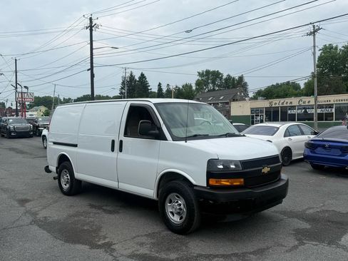 Used 2020 Chevrolet Express 3500 w/ Driver Convenience Package RWD image 4