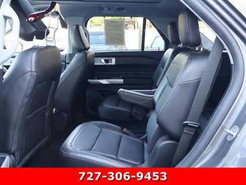 Used 2022 Ford Explorer Limited w/ Equipment Group 301A RWD image 17