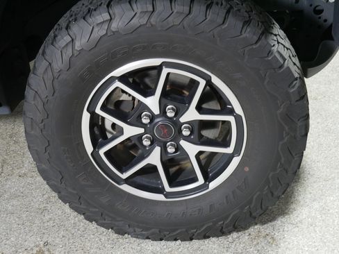 Used 2024 Jeep Wrangler Unlimited Rubicon AWD/4WD image 15