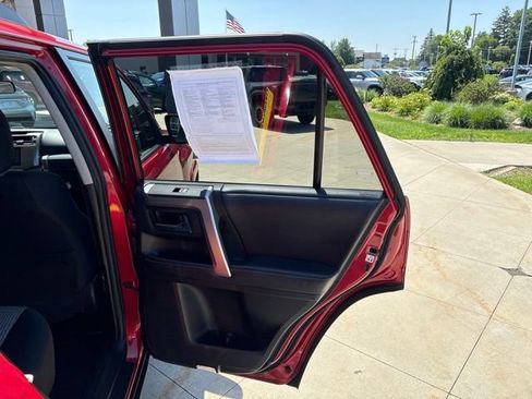 Used 2019 Toyota 4Runner SR5 AWD/4WD image 29