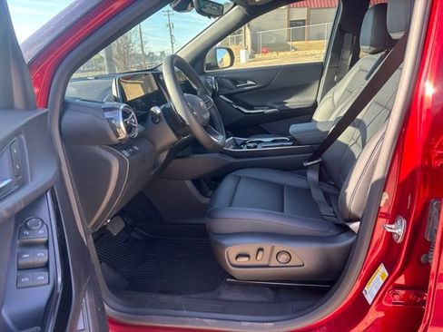 New 2026 Chevrolet Equinox LT w/ Convenience Package II image 2