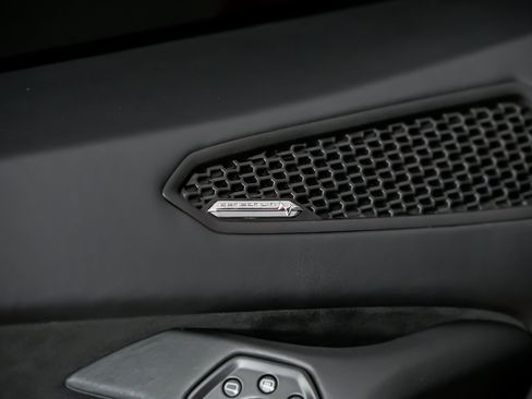 Used 2021 Lamborghini Huracan EVO image 20