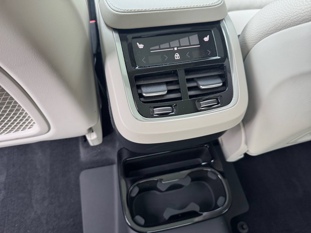 Used 2024 Volvo XC90 B6 Plus w/ Protection Package AWD/4WD image 19