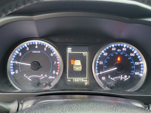 Used 2017 Toyota Highlander Plus FWD image 11