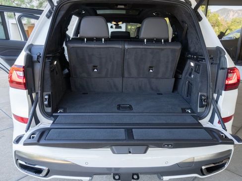 Used 2020 BMW X7 M50i w/ Dynamic Handling Package image 26