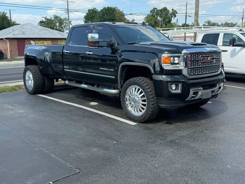Used 2019 GMC Sierra 3500 Denali w/ Duramax Plus Package image 2