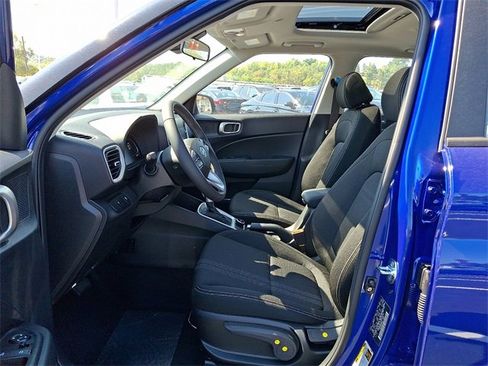 New 2025 Hyundai Venue SEL image 7
