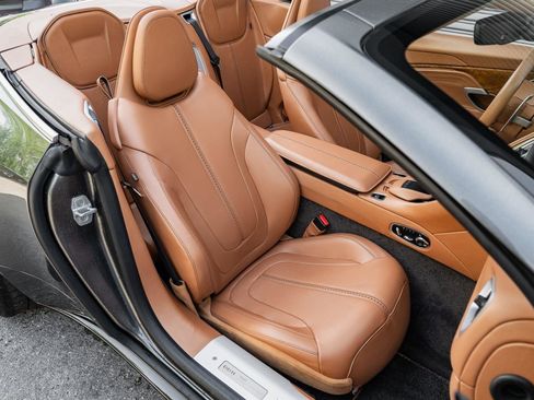 Used 2019 Aston Martin DB11 Volante RWD image 4