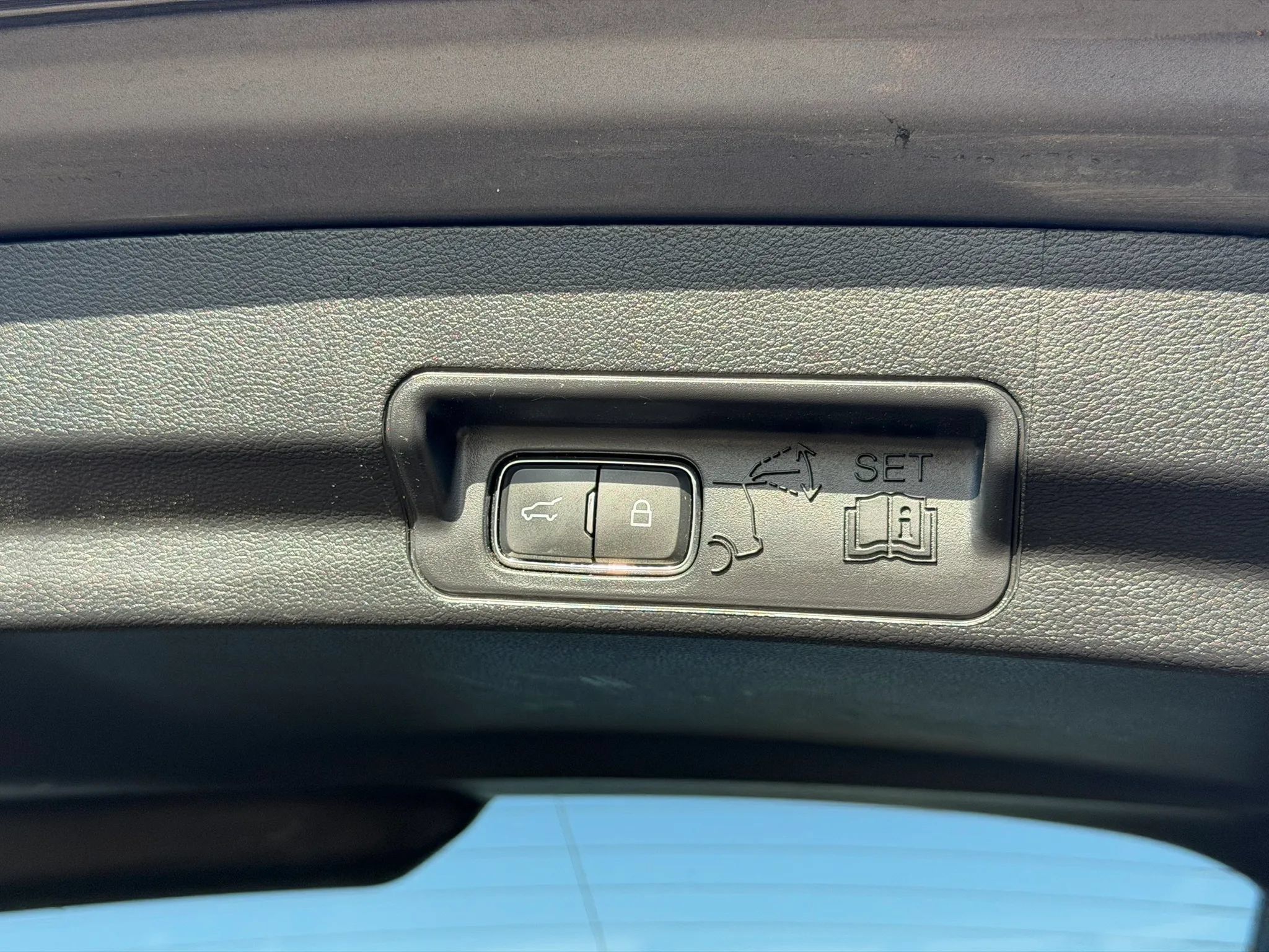 Used 2021 Ford Explorer XLT w/ Equipment Group 202A AWD/4WD image 20