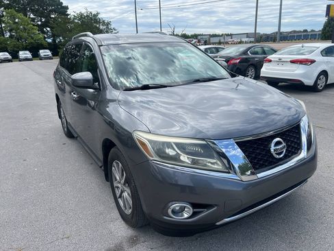 Used 2015 Nissan Pathfinder SV FWD image 4