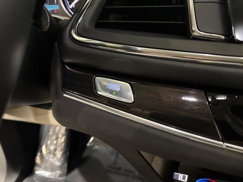 Used 2019 Buick Enclave Essence image 39