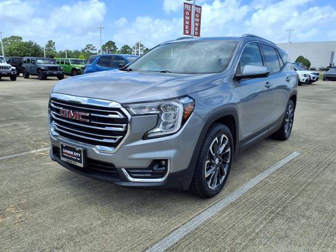 Used 2024 GMC Terrain SLT FWD image 3