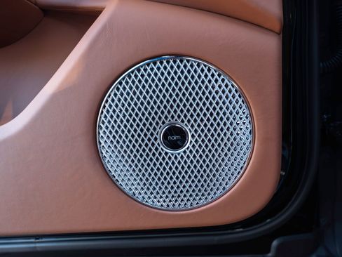 Used 2025 Bentley Flying Spur Plug-In Hybrid AWD/4WD image 17