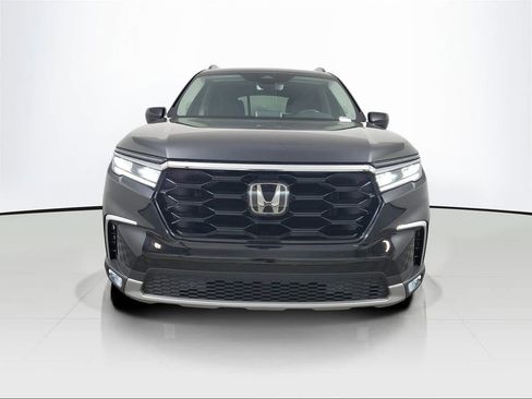 Used 2025 Honda Pilot Touring image 2