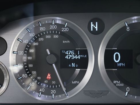 Used 2011 Aston Martin V8 Vantage Coupe RWD image 25
