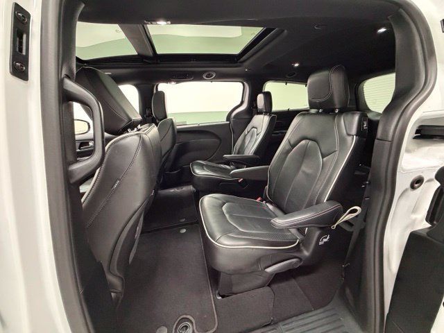 Used 2025 Chrysler Pacifica Limited FWD image 22