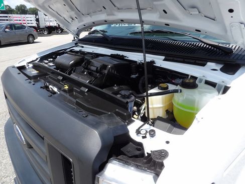 Used 2024 Ford E-350 and Econoline 350 Super Duty w/ Driver's Safety Package RWD image 31