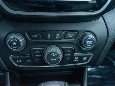 Used 2021 Jeep Cherokee Limited image 21