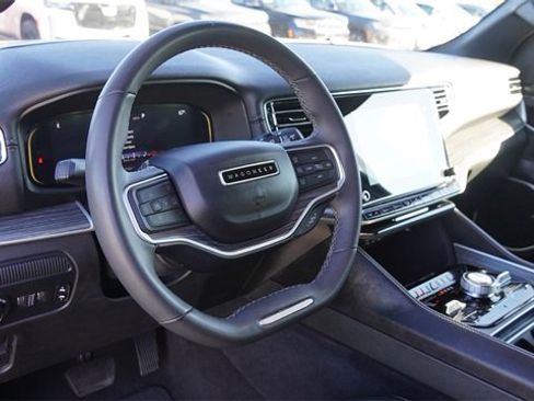 Used 2023 Jeep Wagoneer L Series III w/ Preferred Equipment Group image 19