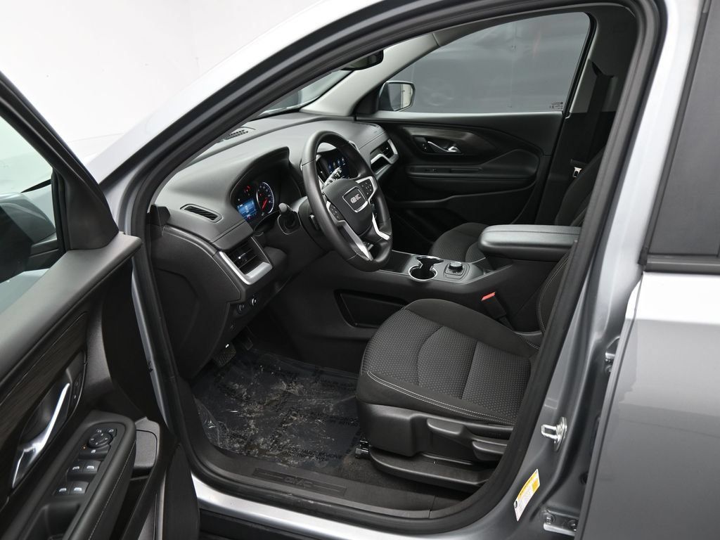 Used 2024 GMC Terrain SLE AWD/4WD image 11