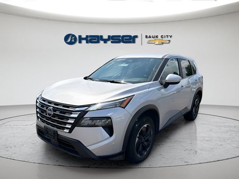 Used 2025 Nissan Rogue SV FWD image 3