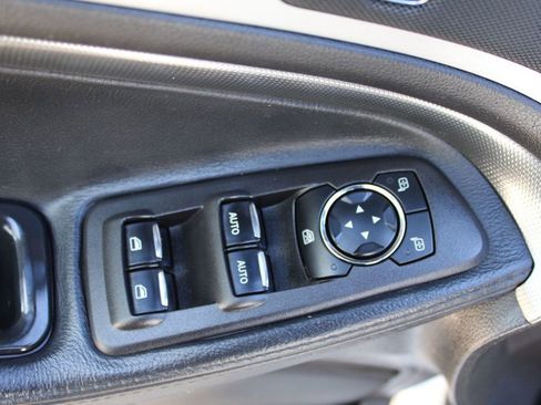 Used 2015 Ford Explorer XLT w/ Equipment Group 202A image 21