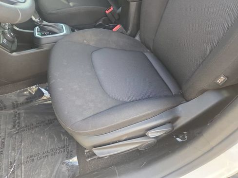 Used 2023 Jeep Renegade Latitude AWD/4WD image 27