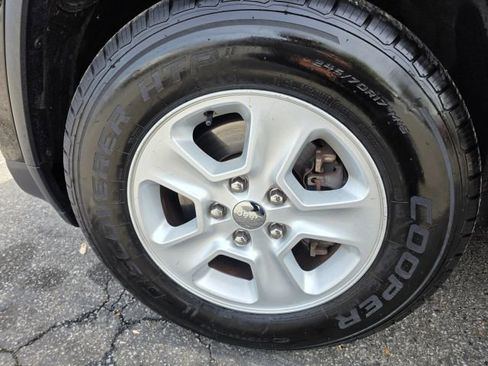 Used 2015 Jeep Grand Cherokee Laredo w/ Quick Order Package 23E image 9