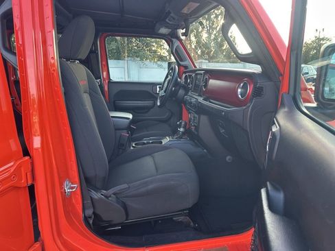 Used 2023 Jeep Wrangler Unlimited Rubicon w/ Xtreme Recon 35" Tire Package image 11