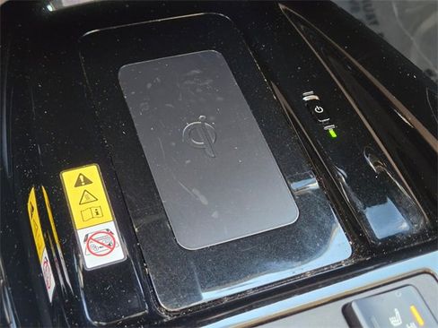 Used 2022 Toyota Prius Prime XLE image 32